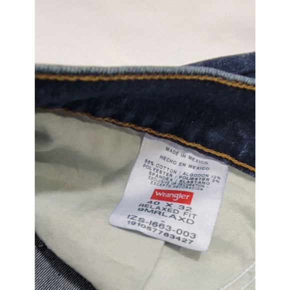 Wrangler Mens 40x32 Relaxed Fit Medium Wash Straight Leg 5 Pocket Denim Jeans - Picture 2 of 5